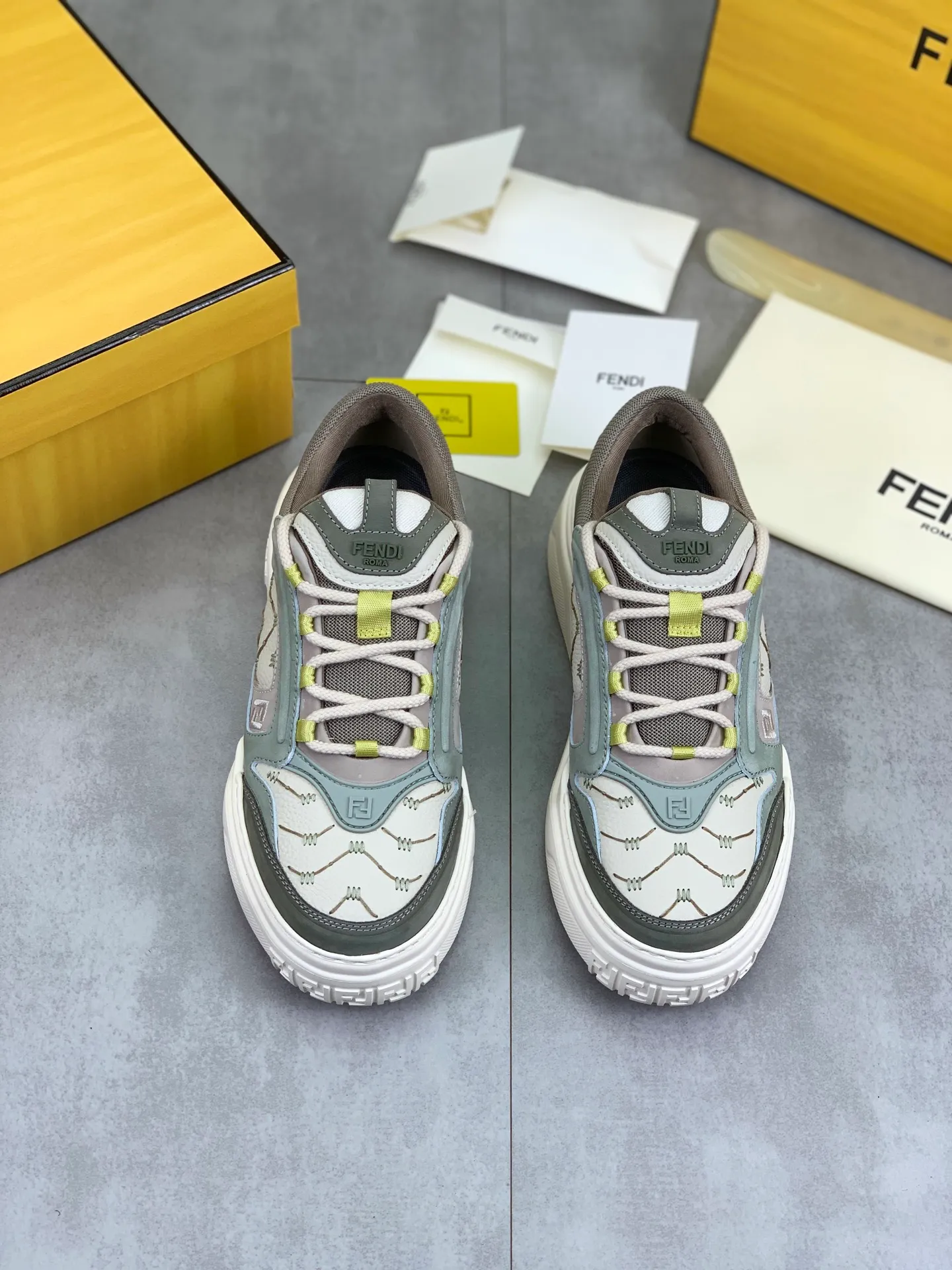 Men's Men's Shoes 💰P800 New Style 💰💎💎💎Summer Hot Style [FENDI Fendi] Top Version 🆕New slip-on sneakers, wavy soles engraved with original words. Embossed Fendi Flow lettering on the heel. The upper is made of high-end calfskin and breathable materials. Original lining with tone-on-tone details decorated with innovative handcrafting techniques. Ultra-light and wear-resistant TPU and IP foam soles, overall lightweight and comfortable. Size:39-44 (38 45 can be customized)